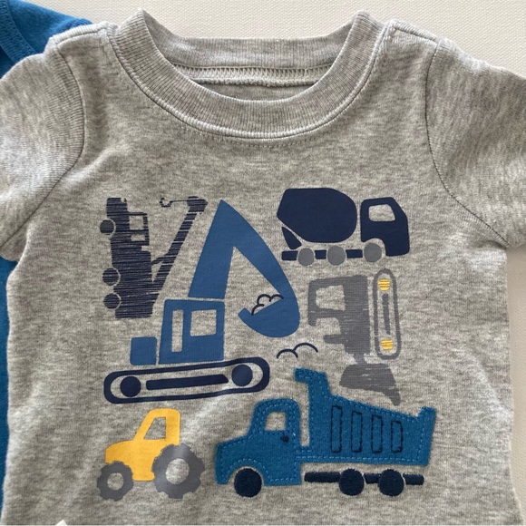 Carters Baby Boy 3 Months Bodysuit Tee Shorts Set Construction Vehicles - Picture 3 of 3
